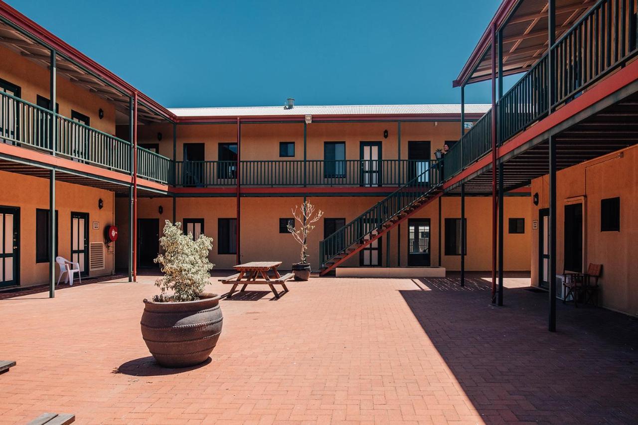 Settlers Hotel York Exterior photo