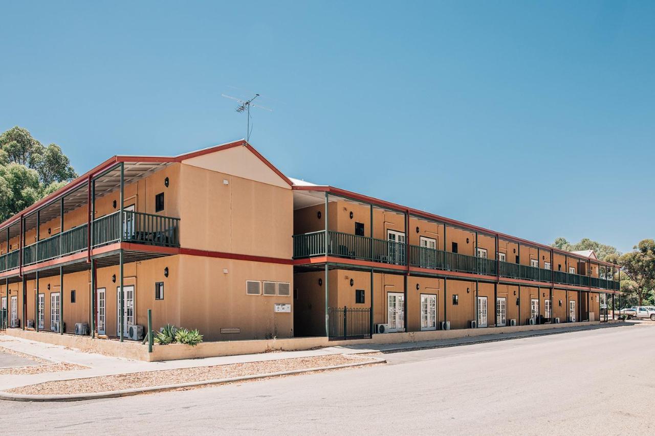 Settlers Hotel York Exterior photo