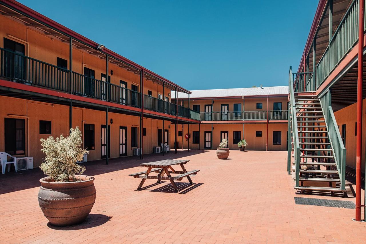 Settlers Hotel York Exterior photo