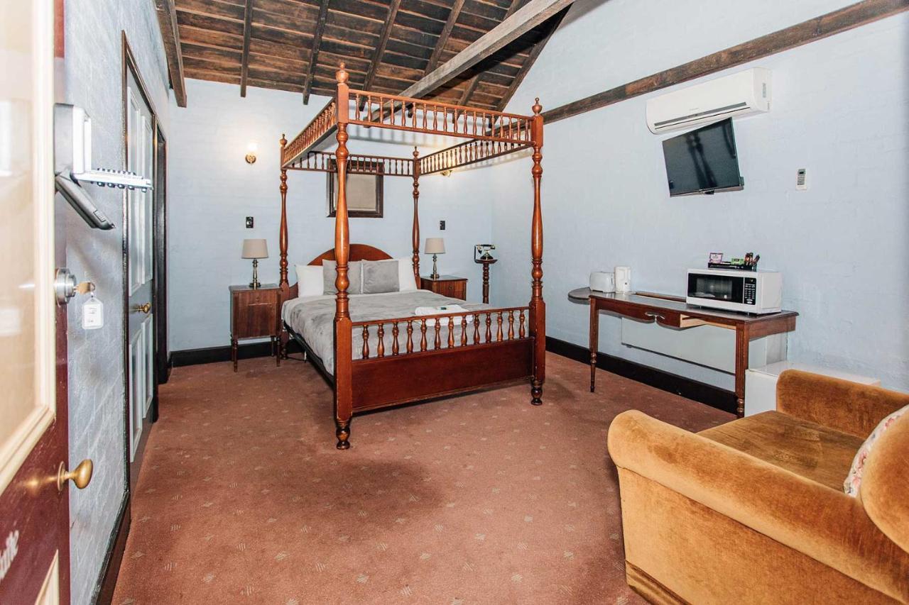 Settlers Hotel York Room photo